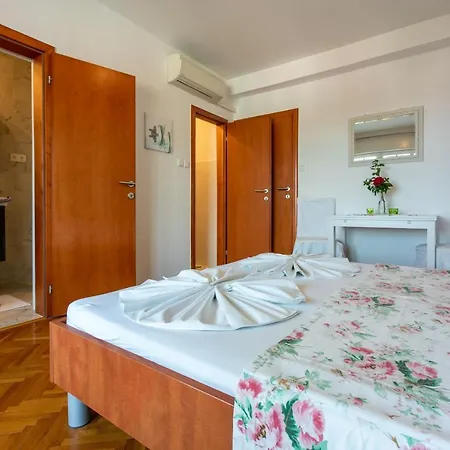 Apartments Vila Antula Banjol Esterno foto